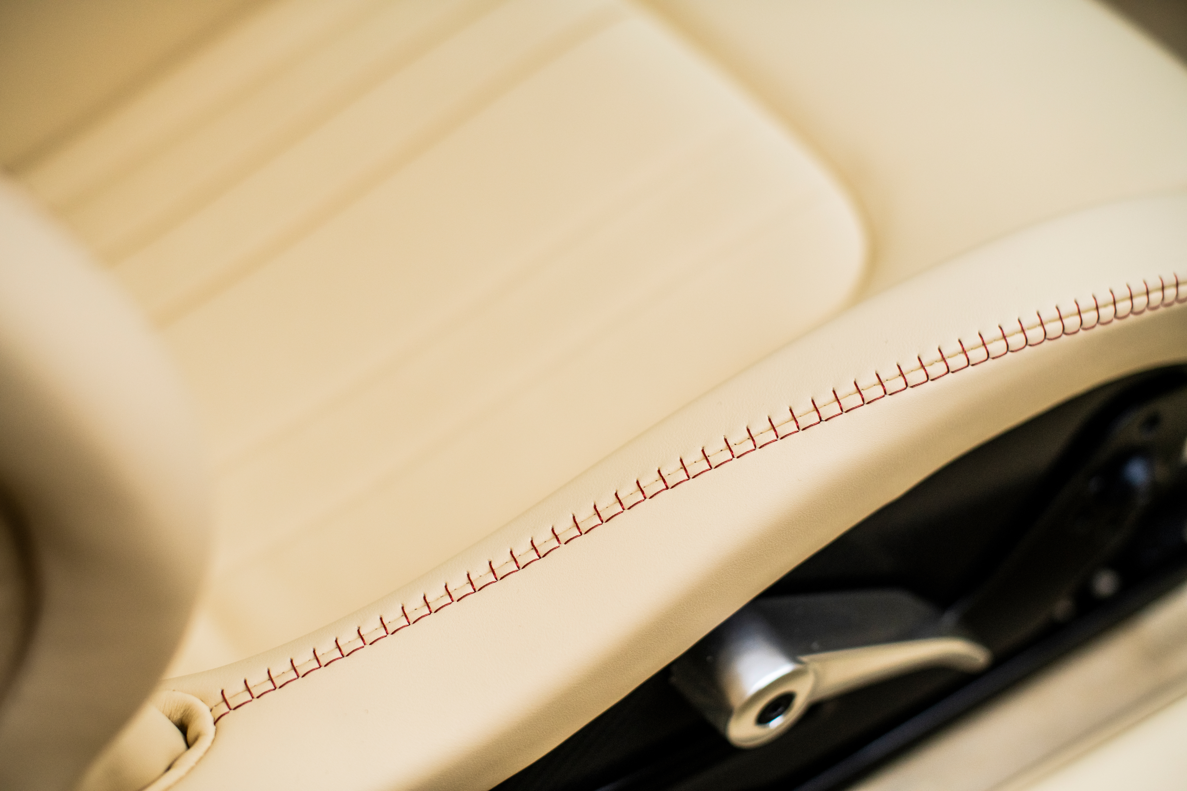 The Bugatti ‘La Maison Pur Sang Veyron 20 Years’ features hand-crafted ‘Mocassin’ stitching on its steering wheel, gear selector and seats.
